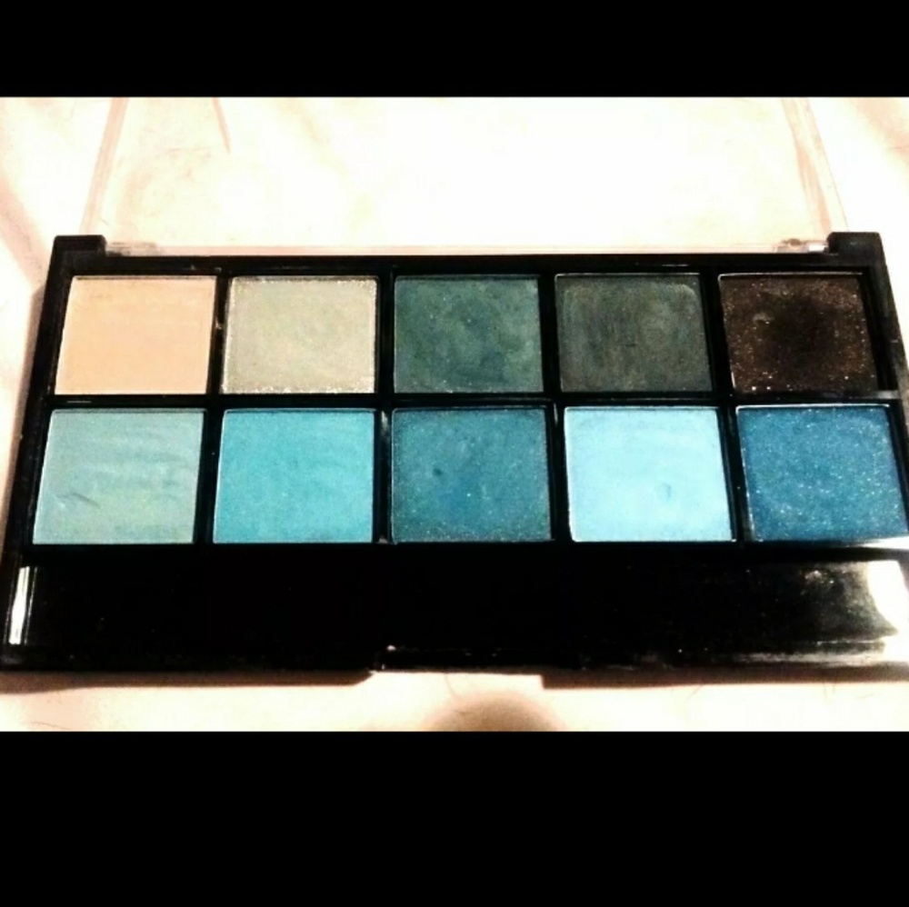 Blue Hue Shadow Palette